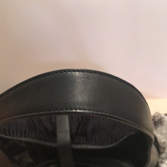🎉HP🎉 EUC Gucci Jackie O Hobo Bag w/ Black Leather Trim - Picture 3 of 15
